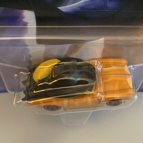 Hot Wheels Character Cars Puss in Boots - Picture 2 of 3